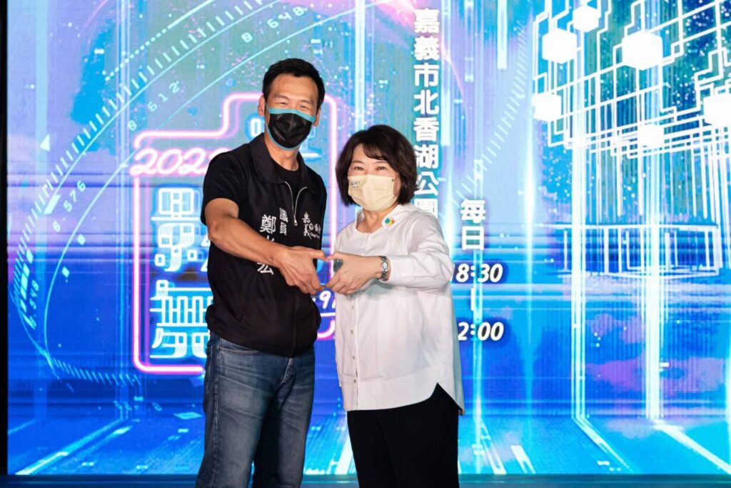 鄭光宏市議員 和 黃敏惠市長
一起參加裝織影舞記者會